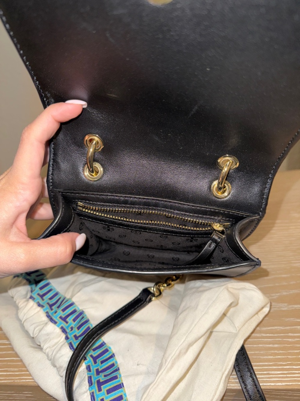 Tory Burch Black Quilted Leather Logo Crossbody with Gold Hardware - Picture 6 of 6